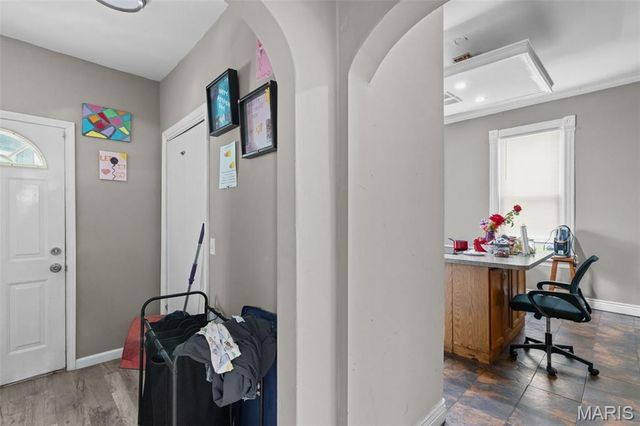 49 N Harvey Avenue, St Louis, MO 63135