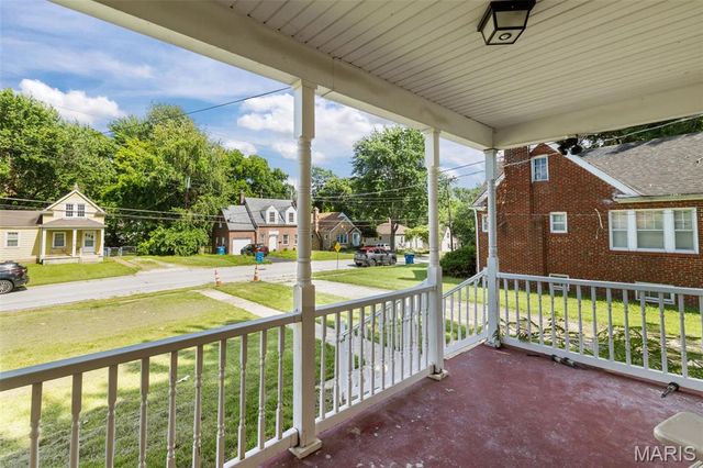 49 N Harvey Avenue, St Louis, MO 63135