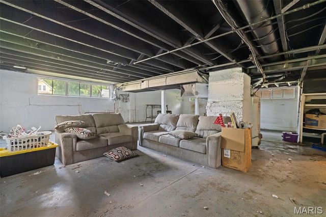 49 N Harvey Avenue, St Louis, MO 63135