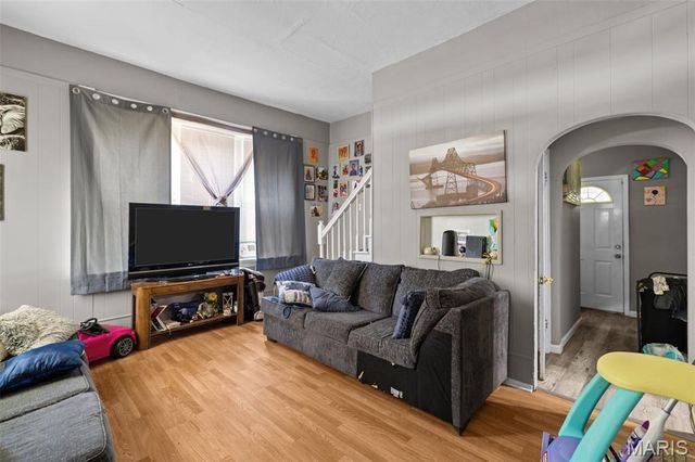 49 N Harvey Avenue, St Louis, MO 63135
