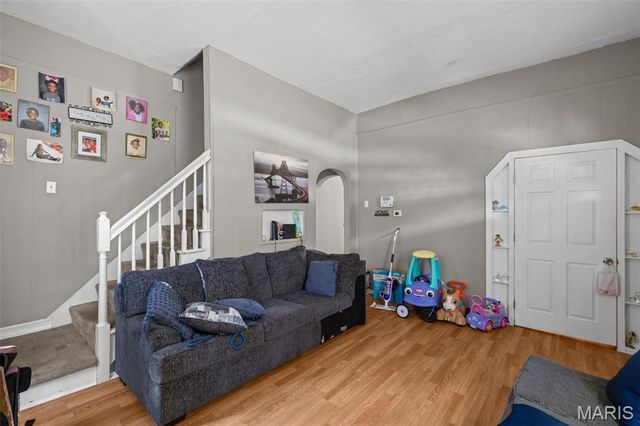 49 N Harvey Avenue, St Louis, MO 63135