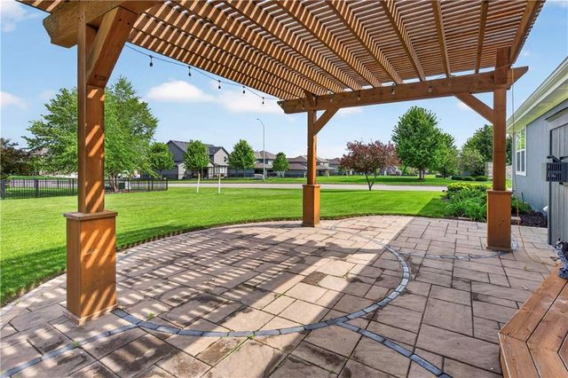 5835 LAKECREST Drive, Shawnee, KS 66218
