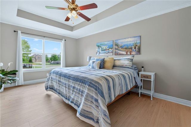 5835 LAKECREST Drive, Shawnee, KS 66218