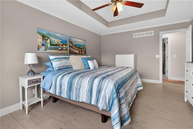 5835 LAKECREST Drive, Shawnee, KS 66218