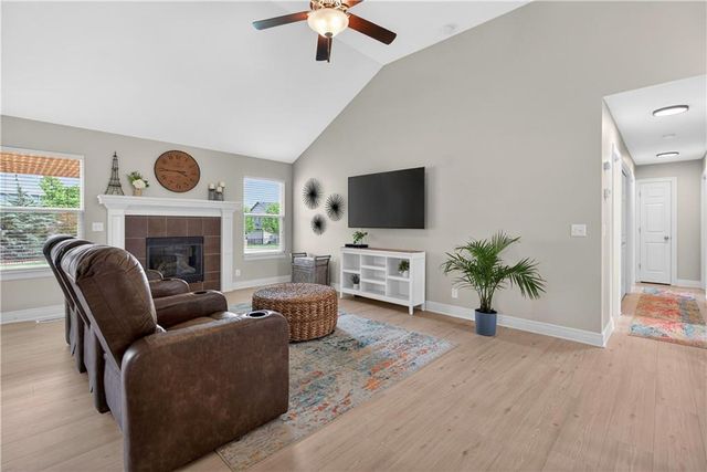 5835 LAKECREST Drive, Shawnee, KS 66218