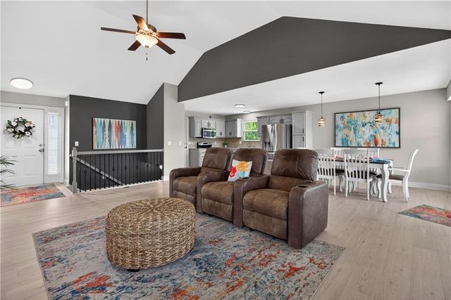 5835 LAKECREST Drive, Shawnee, KS 66218