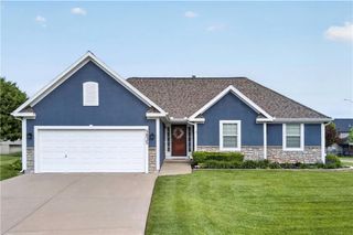 5835 LAKECREST Drive, Shawnee, KS 66218