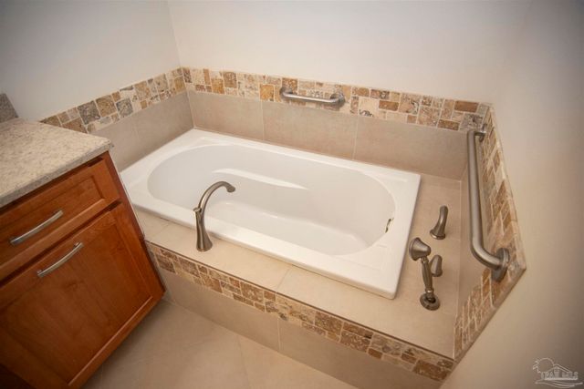 5877 Moors Oaks Dr, Milton, FL 32583