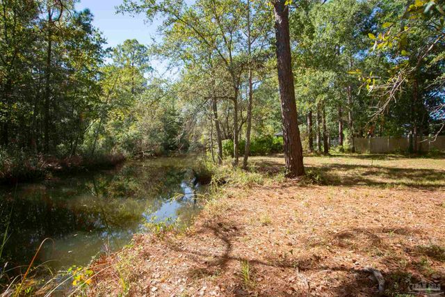 5877 Moors Oaks Dr, Milton, FL 32583