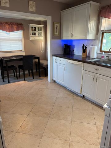 187 N Fulton Avenue, Lindenhurst, NY 11757