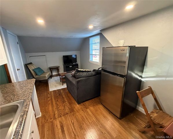 187 N Fulton Avenue, Lindenhurst, NY 11757