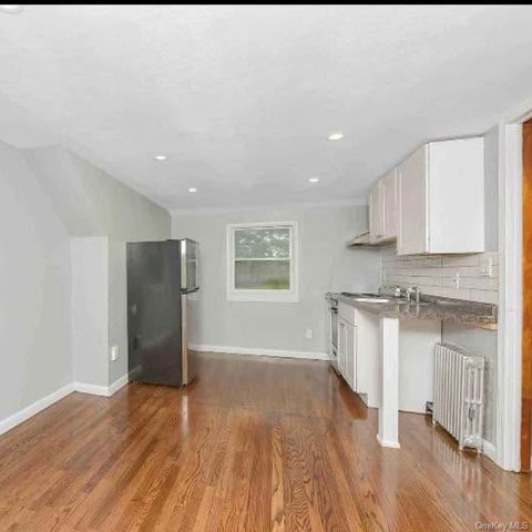 187 N Fulton Avenue, Lindenhurst, NY 11757