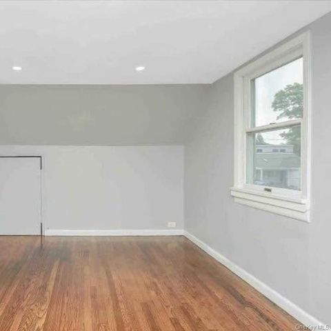 187 N Fulton Avenue, Lindenhurst, NY 11757