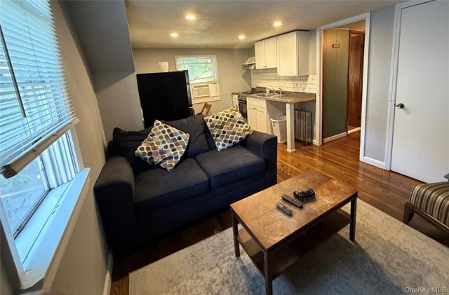 187 N Fulton Avenue, Lindenhurst, NY 11757