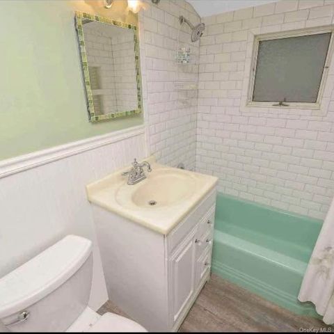 187 N Fulton Avenue, Lindenhurst, NY 11757