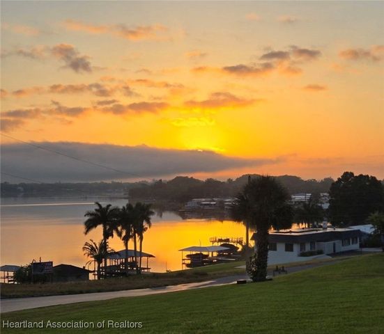 400 Lake Clay Drive S, Lake Placid, FL 33852
