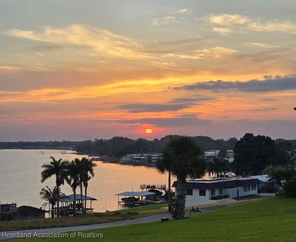 400 Lake Clay Drive S, Lake Placid, FL 33852