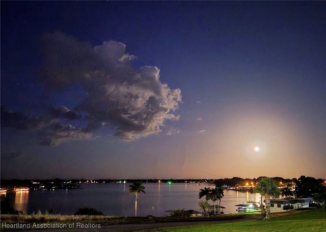 400 Lake Clay Drive S, Lake Placid, FL 33852