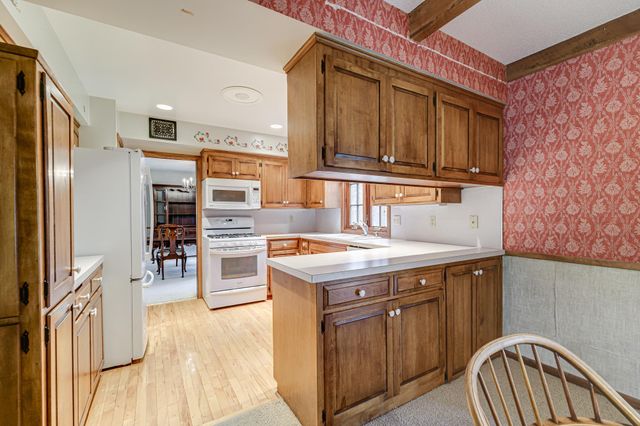 1721 Rhode Island Avenue N, Golden Valley, MN 55427