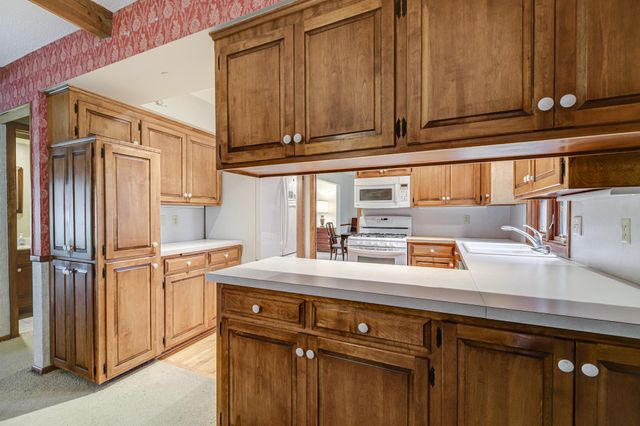 1721 Rhode Island Avenue N, Golden Valley, MN 55427