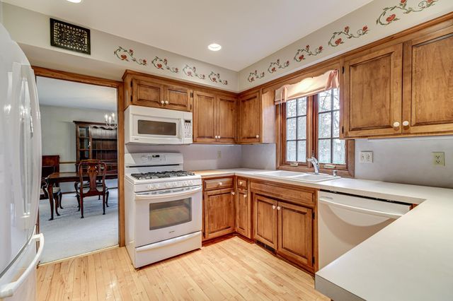 1721 Rhode Island Avenue N, Golden Valley, MN 55427
