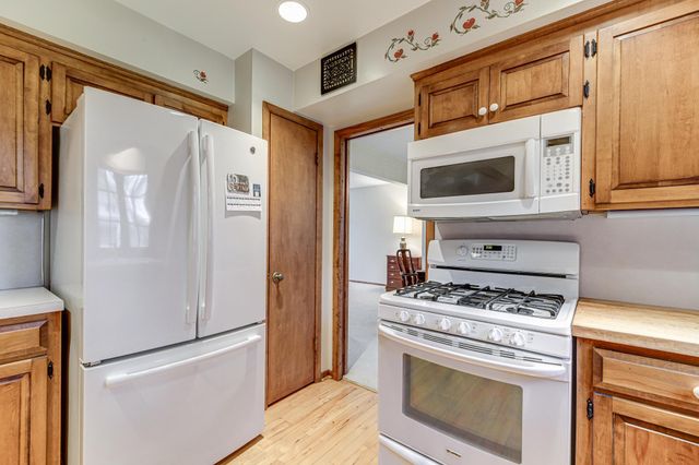 1721 Rhode Island Avenue N, Golden Valley, MN 55427