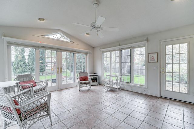 1721 Rhode Island Avenue N, Golden Valley, MN 55427