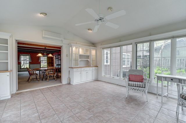 1721 Rhode Island Avenue N, Golden Valley, MN 55427