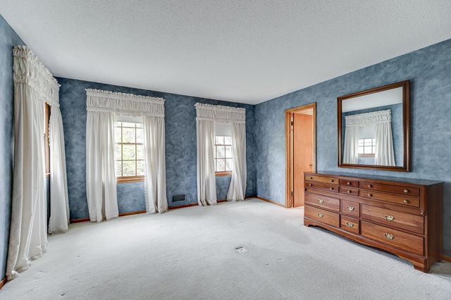 1721 Rhode Island Avenue N, Golden Valley, MN 55427