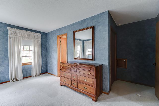 1721 Rhode Island Avenue N, Golden Valley, MN 55427