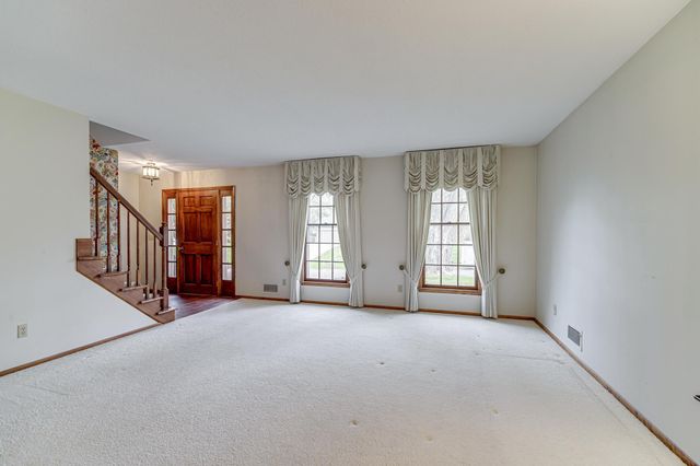 1721 Rhode Island Avenue N, Golden Valley, MN 55427