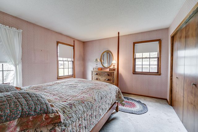 1721 Rhode Island Avenue N, Golden Valley, MN 55427