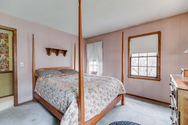 1721 Rhode Island Avenue N, Golden Valley, MN 55427