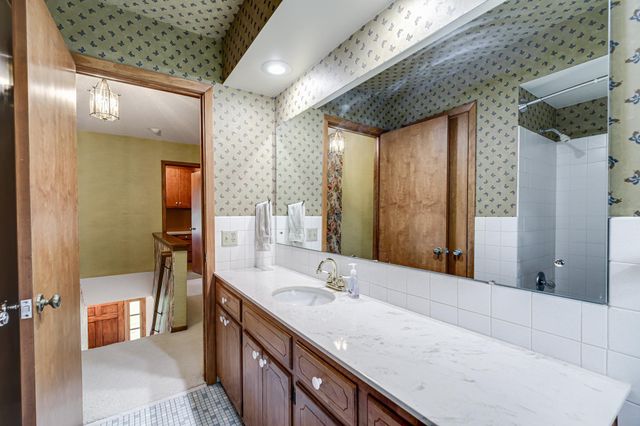 1721 Rhode Island Avenue N, Golden Valley, MN 55427