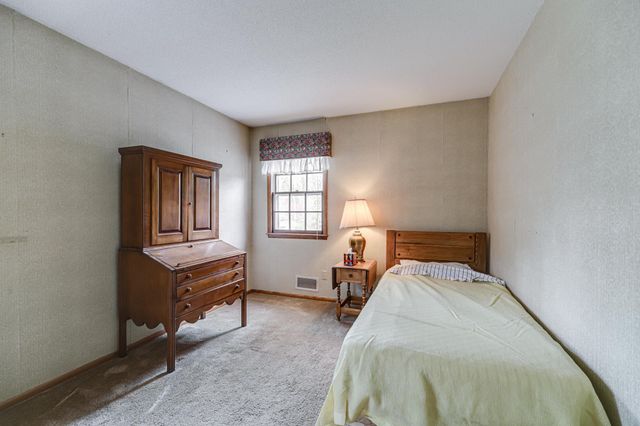 1721 Rhode Island Avenue N, Golden Valley, MN 55427