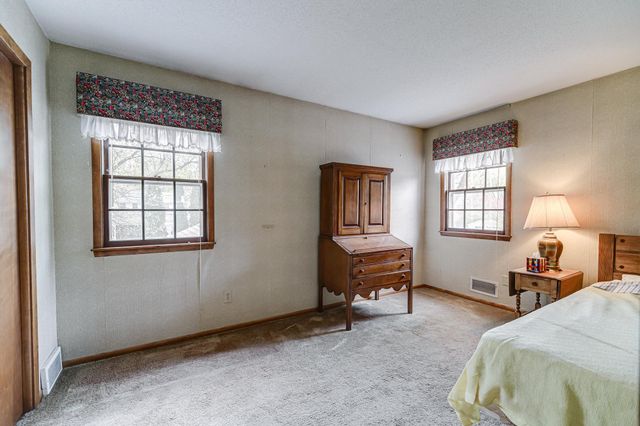 1721 Rhode Island Avenue N, Golden Valley, MN 55427