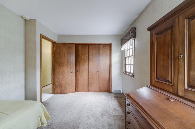 1721 Rhode Island Avenue N, Golden Valley, MN 55427