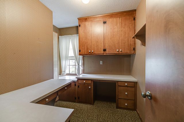 1721 Rhode Island Avenue N, Golden Valley, MN 55427