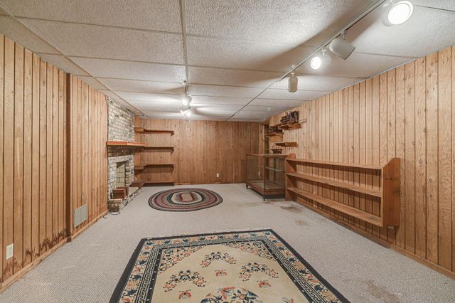 1721 Rhode Island Avenue N, Golden Valley, MN 55427