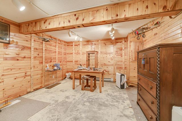 1721 Rhode Island Avenue N, Golden Valley, MN 55427