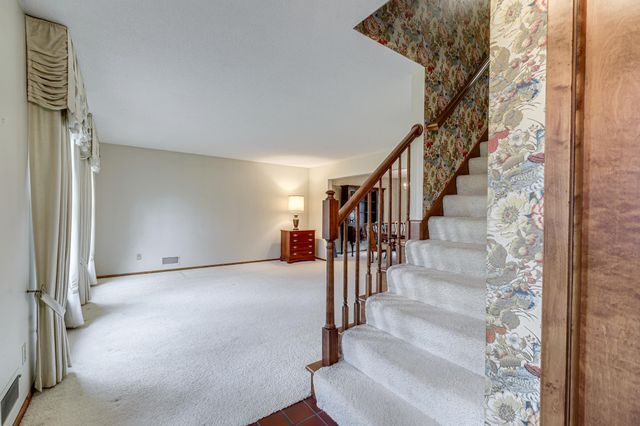 1721 Rhode Island Avenue N, Golden Valley, MN 55427