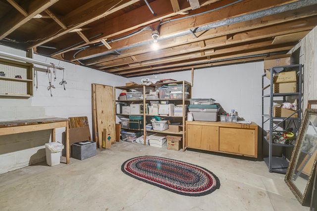 1721 Rhode Island Avenue N, Golden Valley, MN 55427