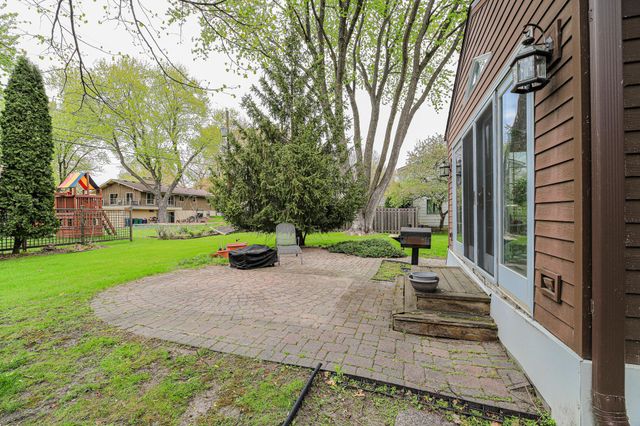 1721 Rhode Island Avenue N, Golden Valley, MN 55427