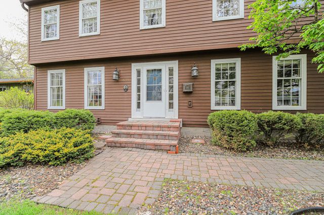 1721 Rhode Island Avenue N, Golden Valley, MN 55427