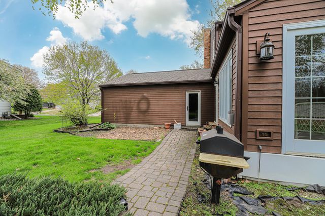 1721 Rhode Island Avenue N, Golden Valley, MN 55427