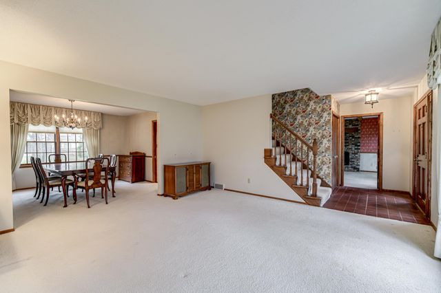 1721 Rhode Island Avenue N, Golden Valley, MN 55427