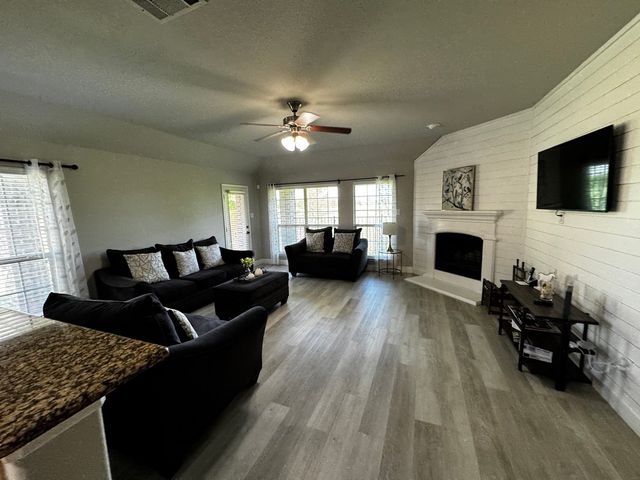 101 Holly Street, Waxahachie, TX 75165
