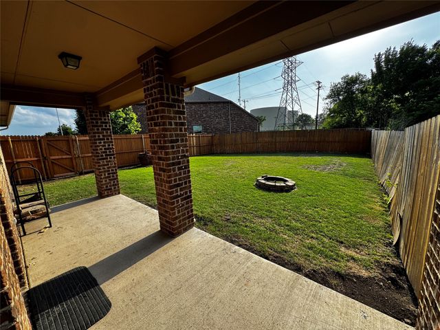 101 Holly Street, Waxahachie, TX 75165