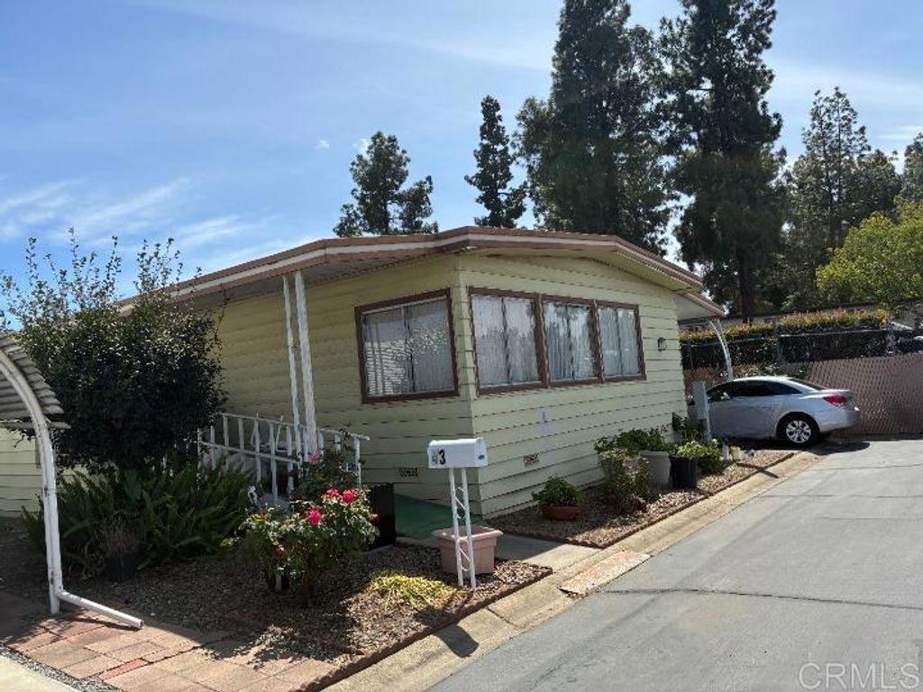 Image 2 of property listing at 2280 E Valley Pkwy 43, Escondido, CA 92027