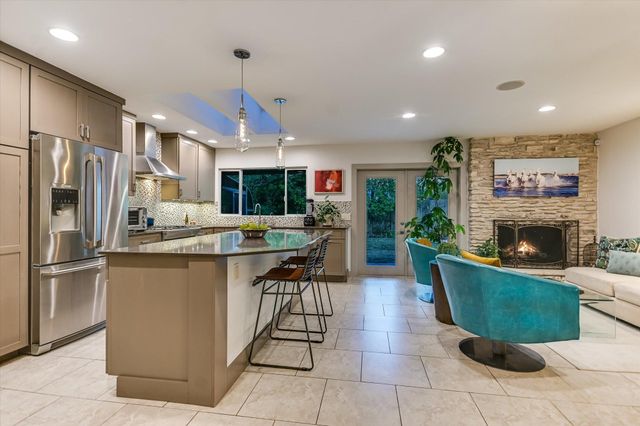 7101 Sungate DR, Austin, TX 78731